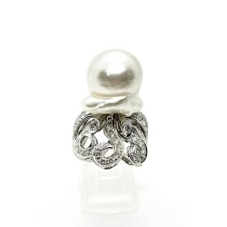 Anello in oro, perla e diamanti EURO 2250