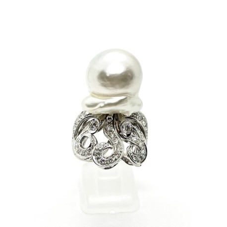 Anello in oro, perla e diamanti EURO 2250